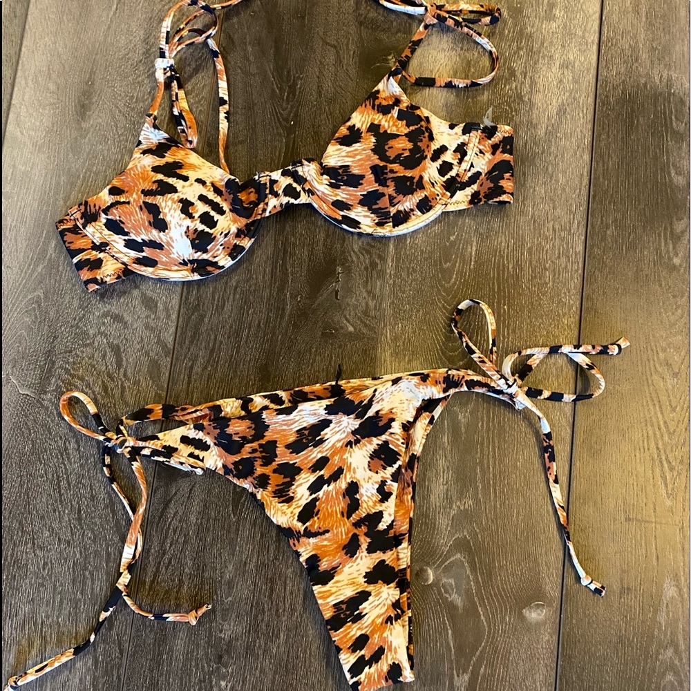 Ladies !!! Leopard swimsuit!!!